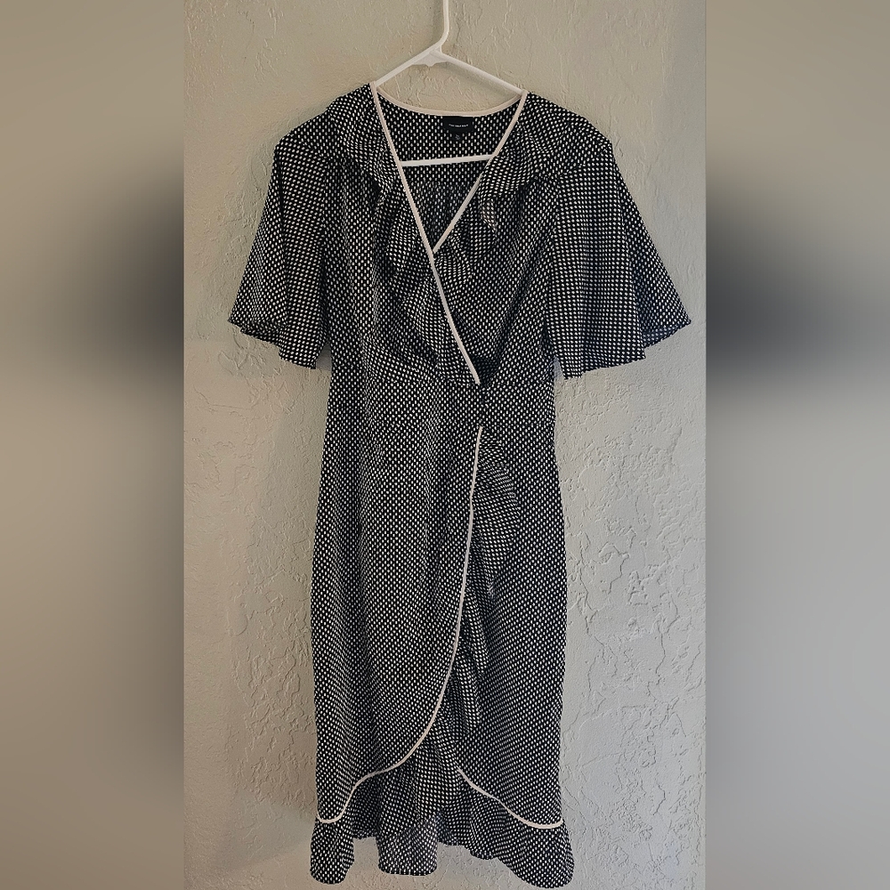 Polkadot dress, black and white, who what wear